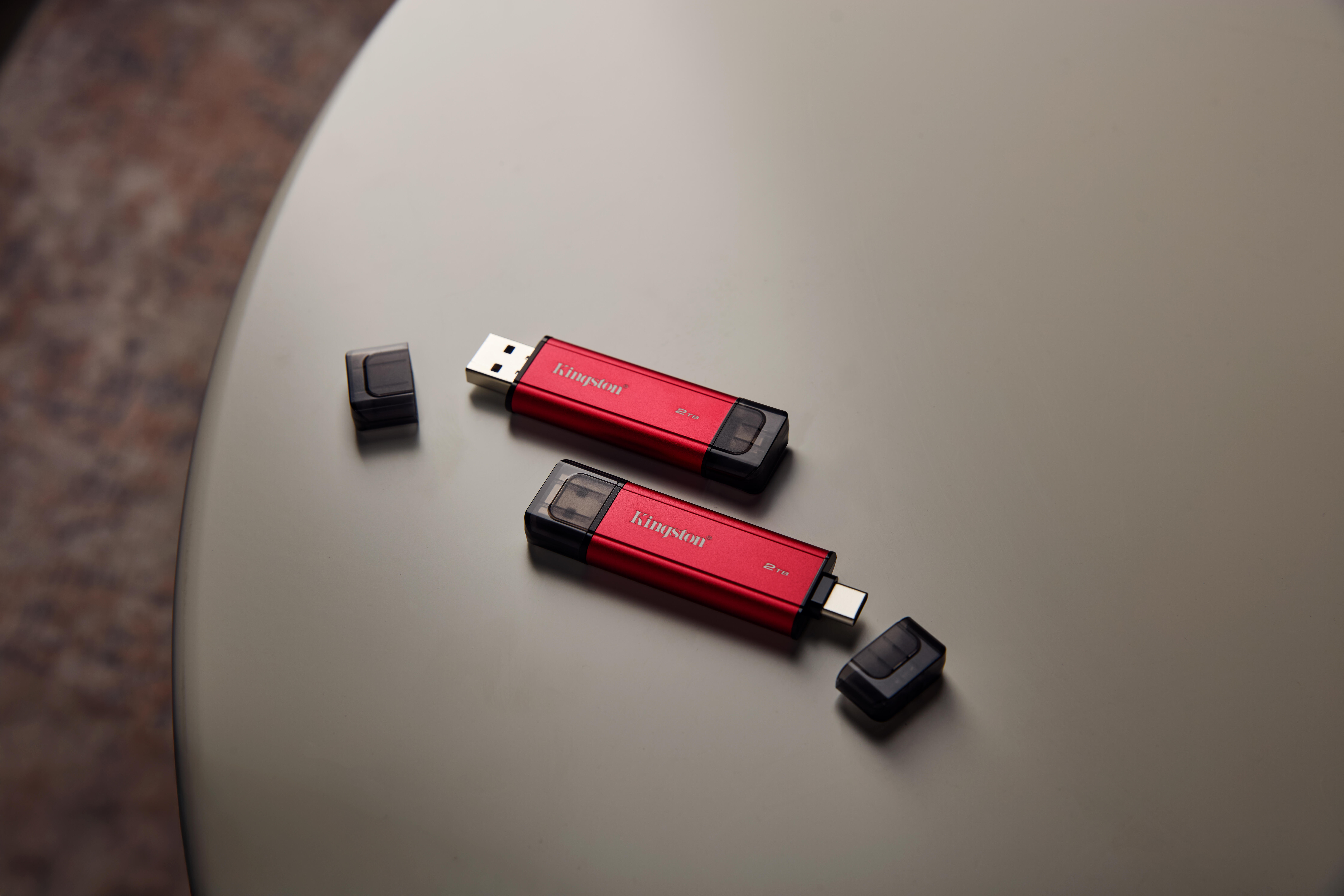 Kingston SSD esterno Dual Portable 2TB / SPSD/2TB Nero, rosso