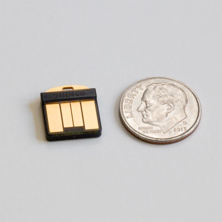 Yubico Sicherheitsschlüssel YubiKey 5 Nano / 100854 Schwarz, Gold S