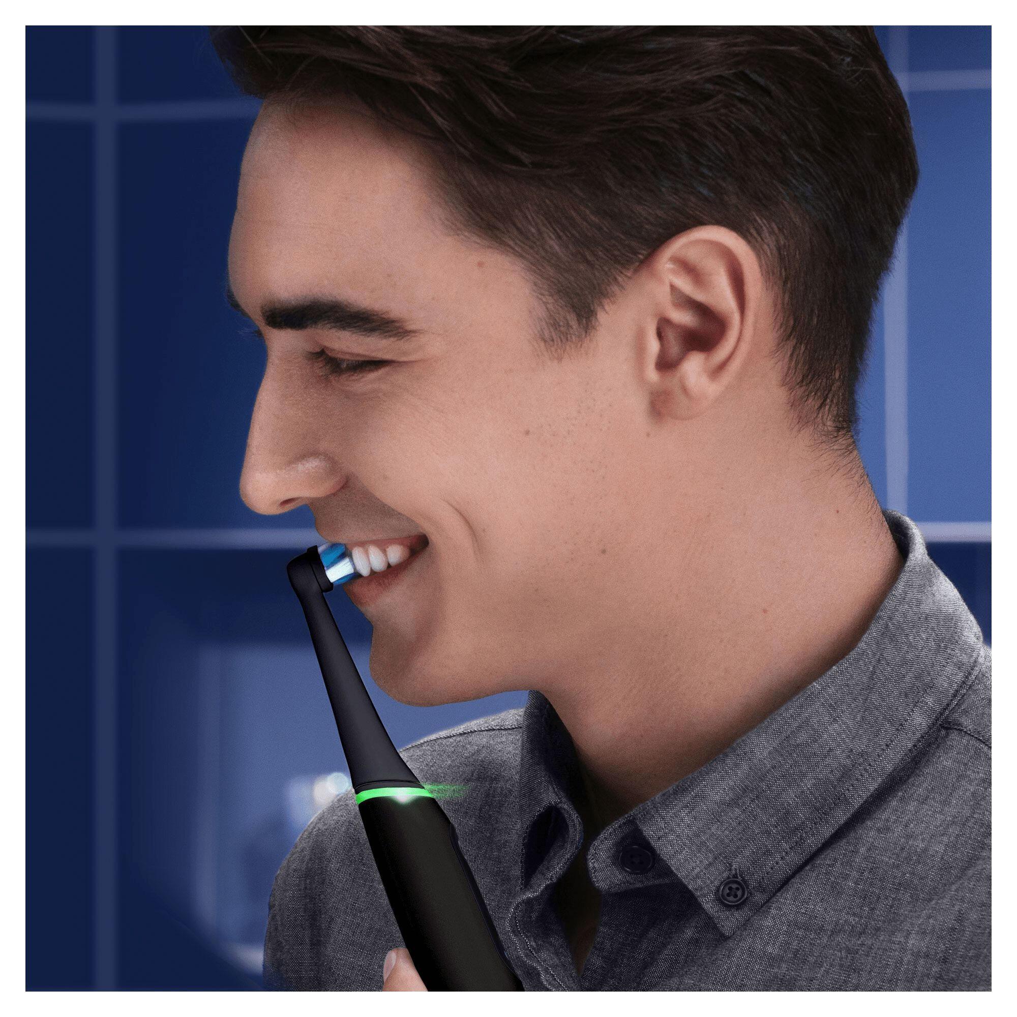 Oral-B Zahnbürste iO Series 6 A.I. / 409120 Schwarz