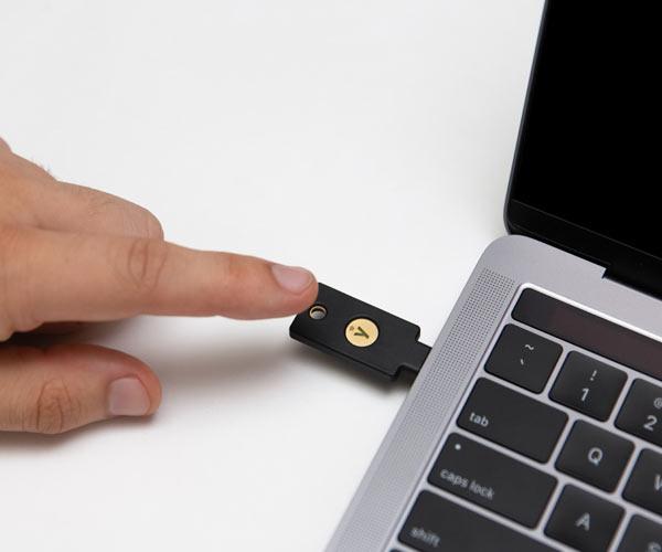 Yubico Clave de seguridad YubiKey 5C NFC / 100918 Negro