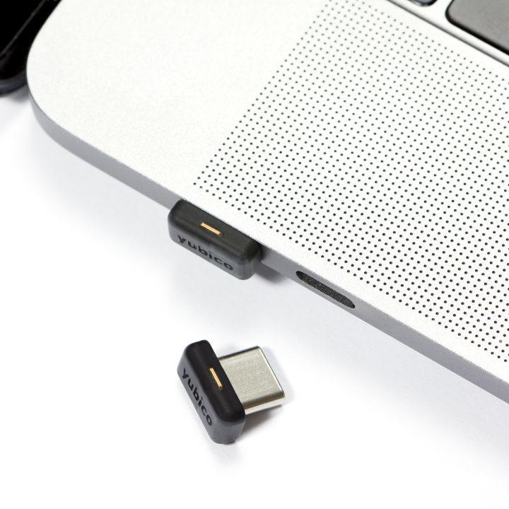 Yubico Sicherheitsschlüssel YubiKey 5C Nano FIPS 140-2 / 100907 Schwarz S