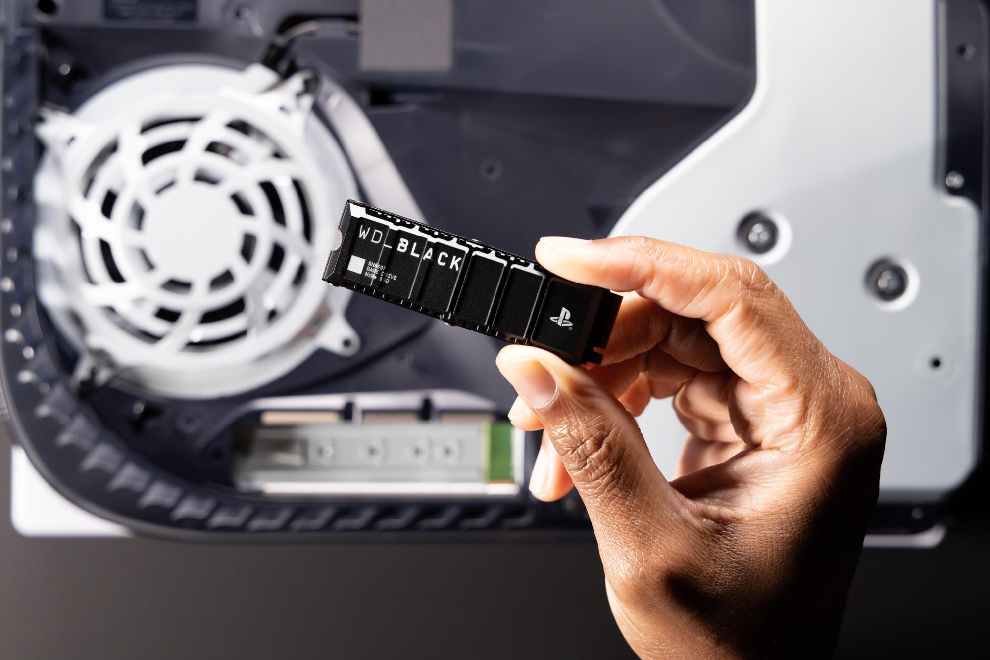 Western Digital M.2 SSD SN850P mit Heatsink für PS5 / WDBBYV0020BNC-WRSN Mehrfarbig