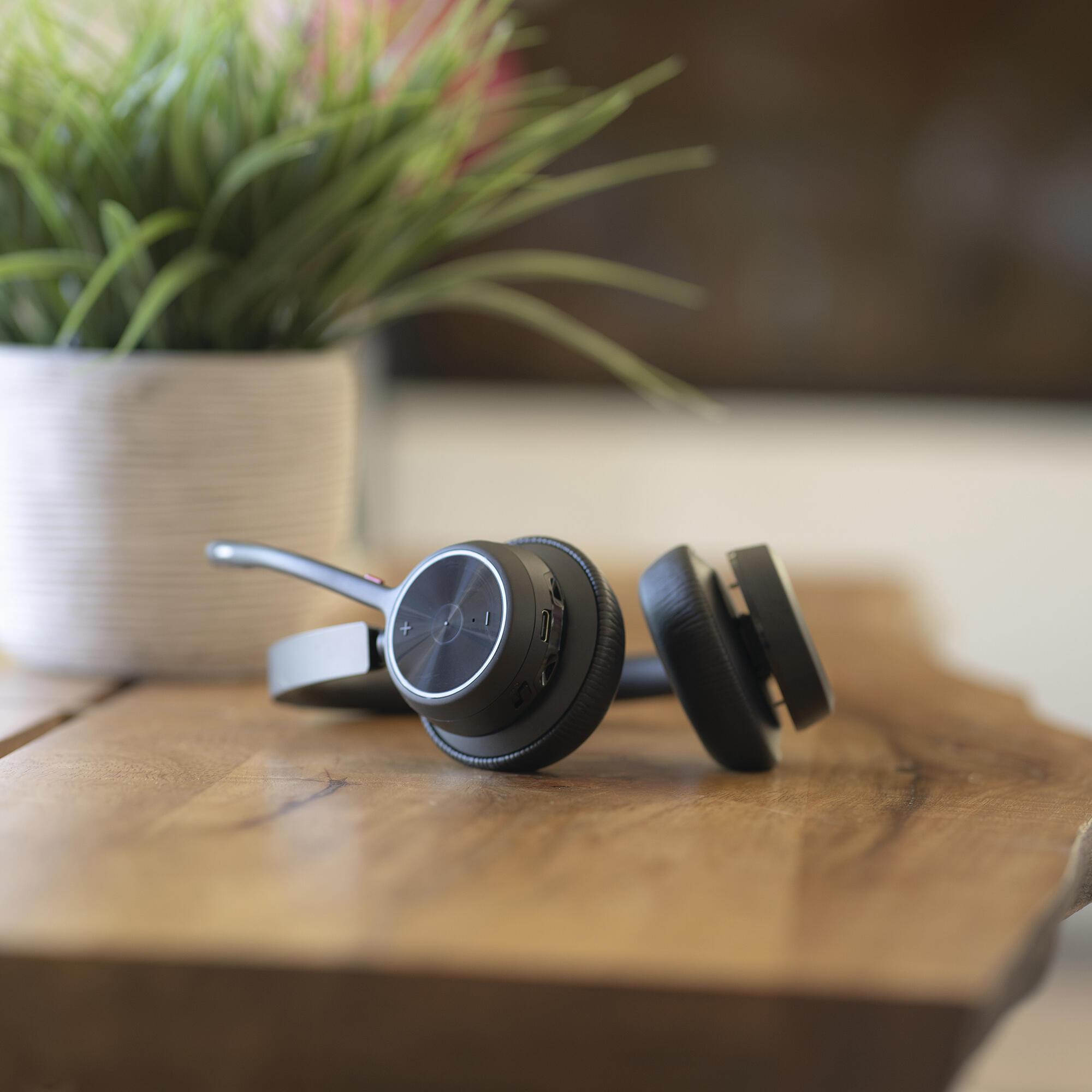 Plantronics/Poly Auriculares Voyager 4320 / 76U49AA Negro