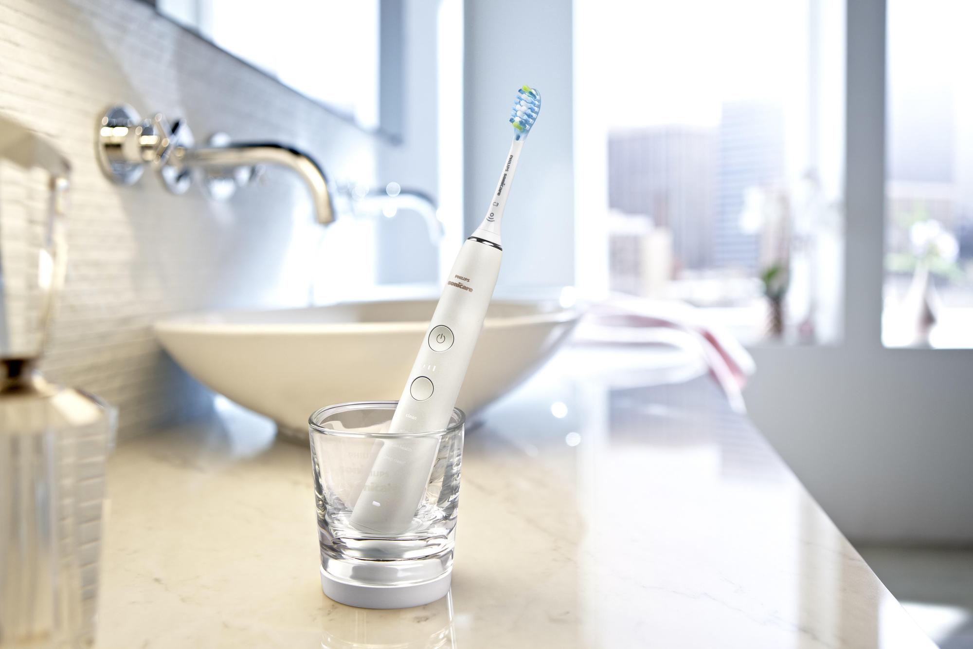 Philips Spazzolino da denti Sonicare DiamondClean 9000 / HX9911/27 Bianco