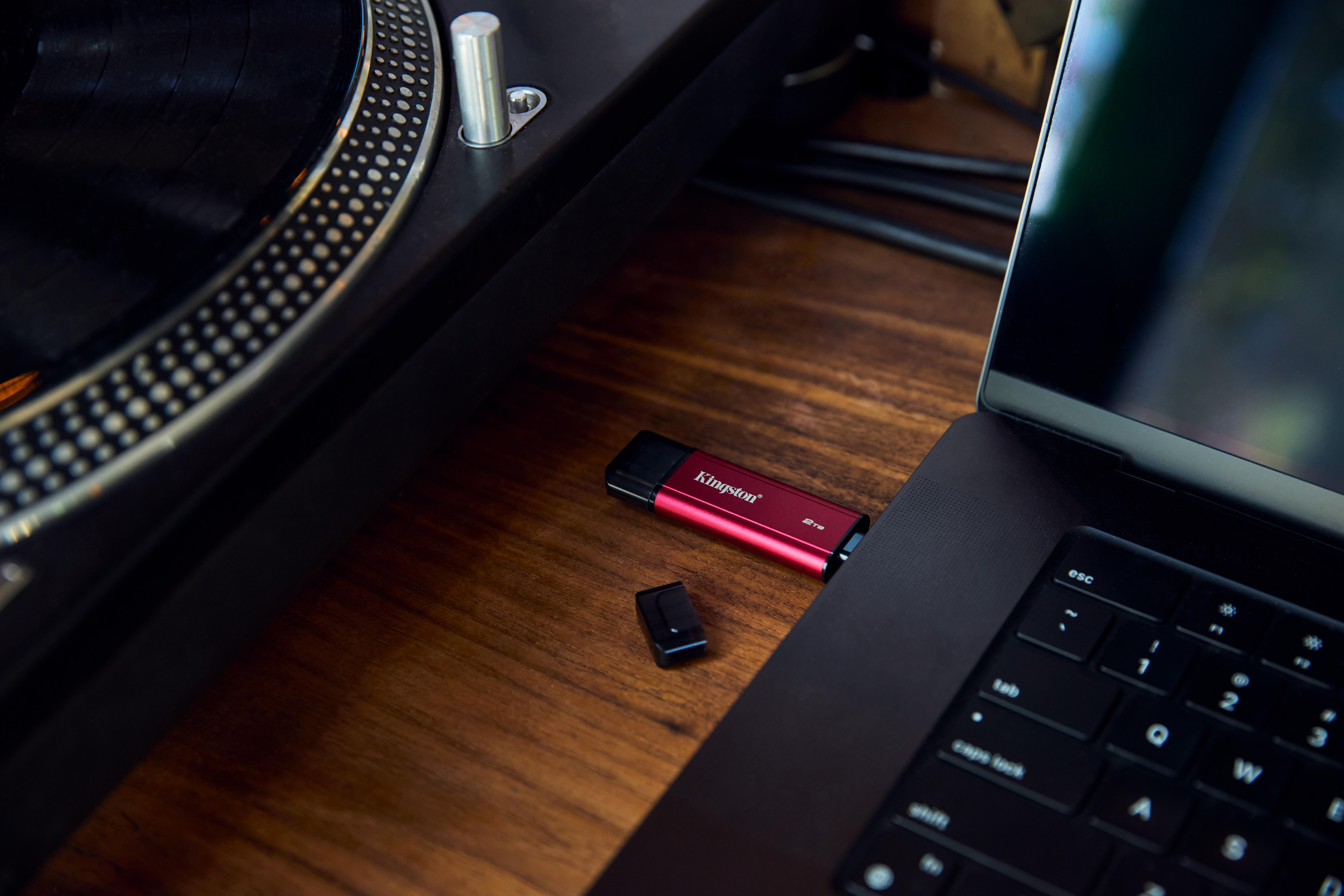 Kingston SSD esterno Dual Portable 2TB / SPSD/2TB Nero, rosso