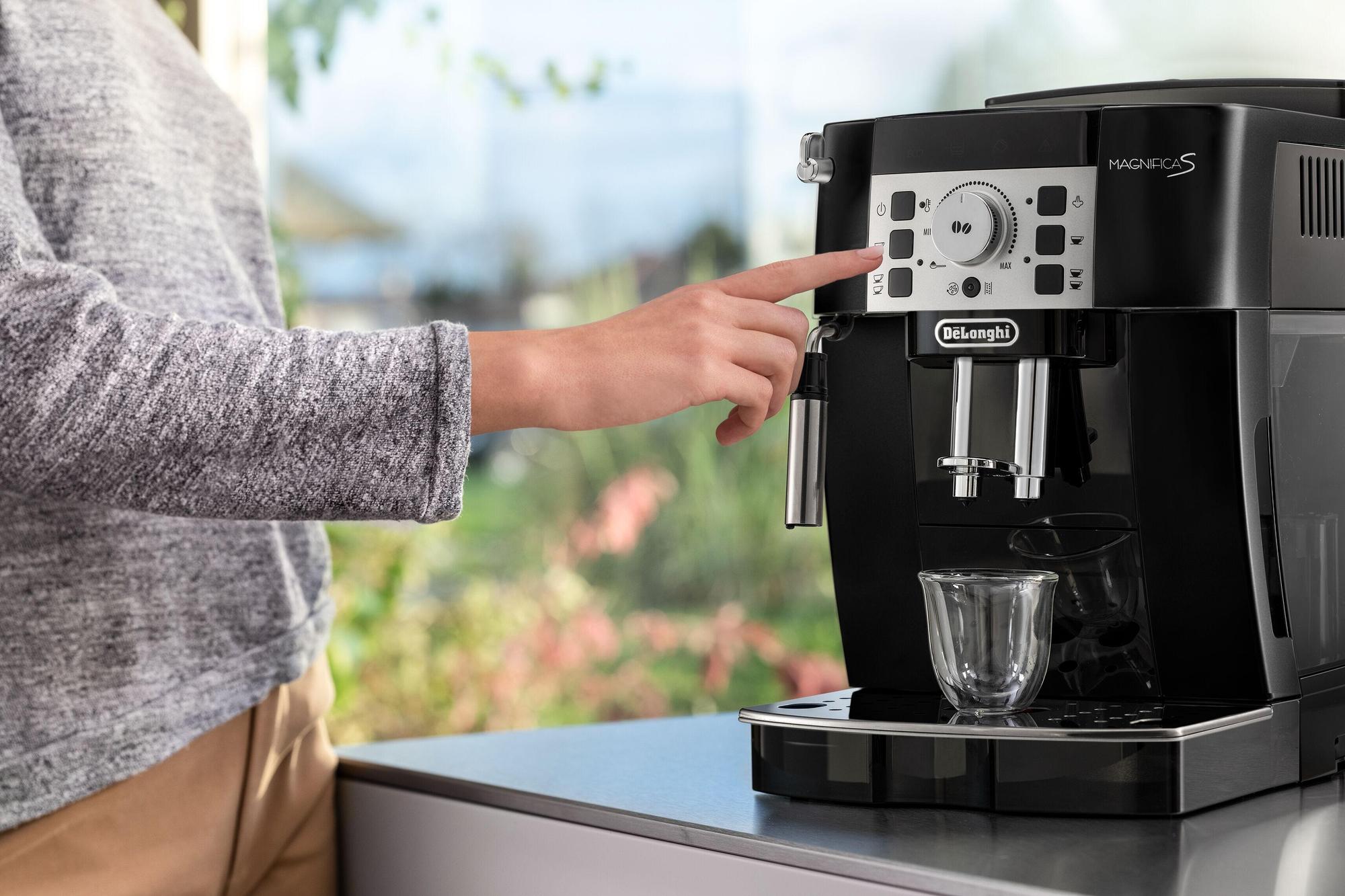 De'Longhi Macchina da caffè completamente automatica Magnifica S / ECAM21.110.B Nero