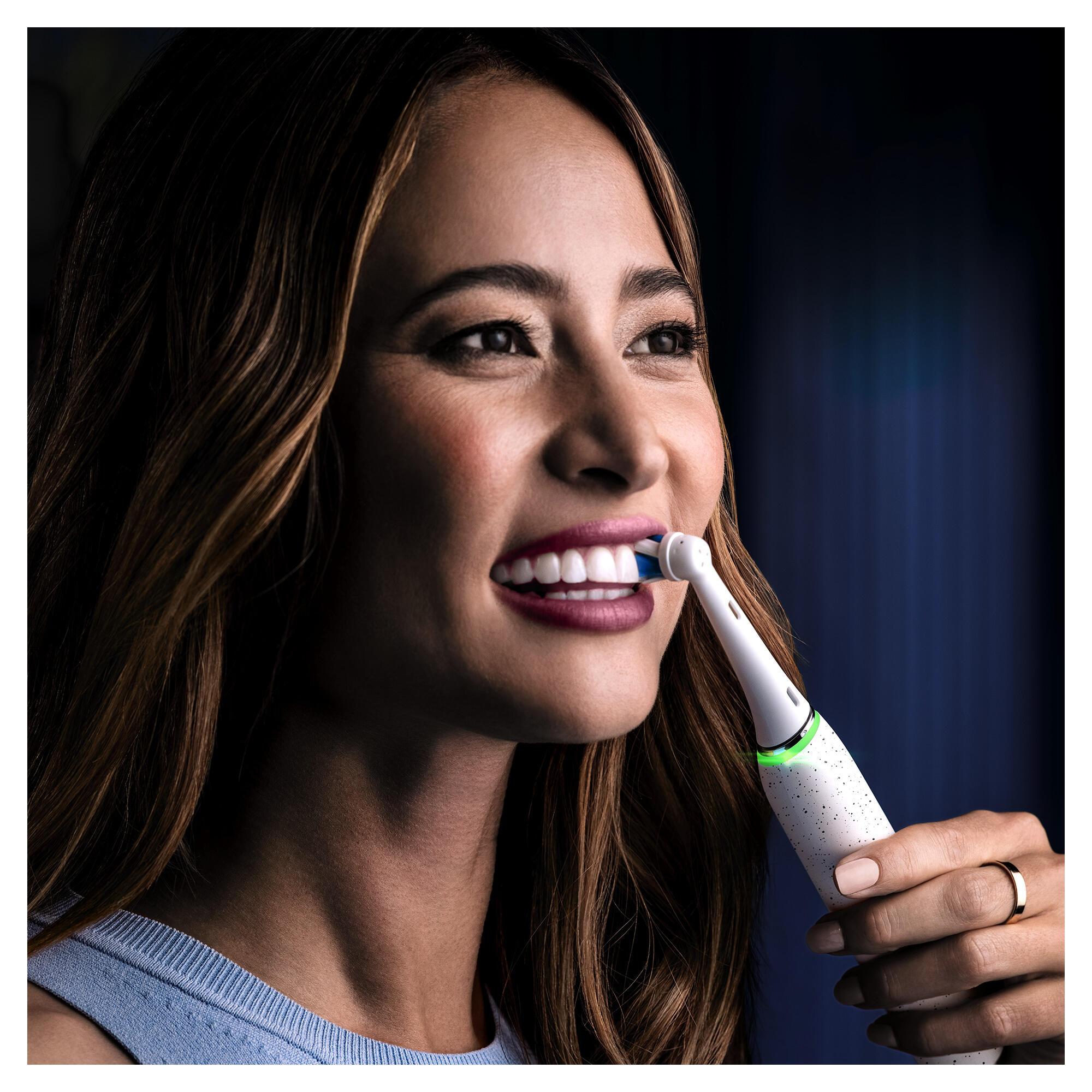 Oral-B Spazzolino da denti IO10NW / 435457 Bianco