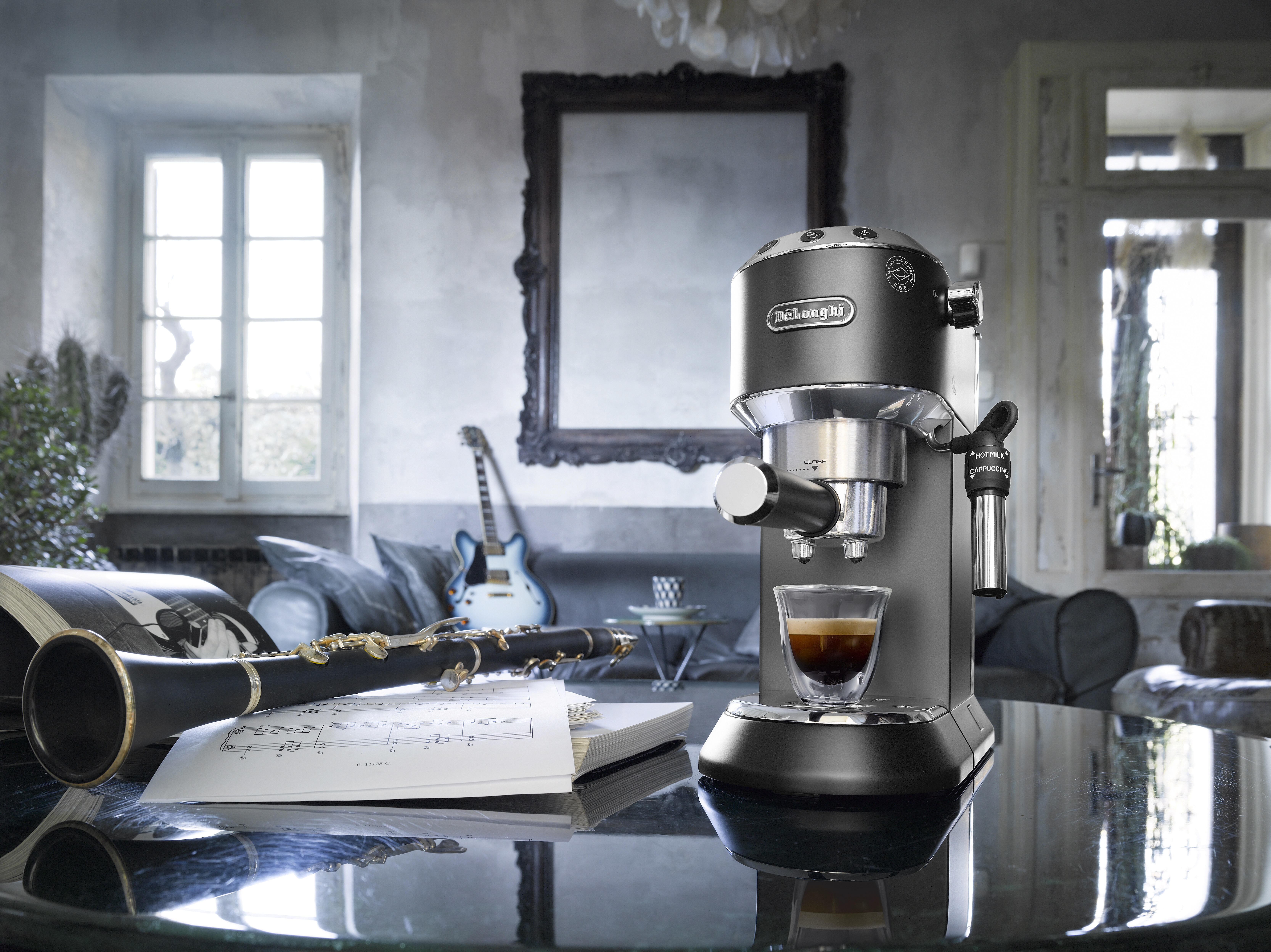 De’Longhi Macchina portafiltro Dedica EC 685 / EC685.BK Nero, argento
