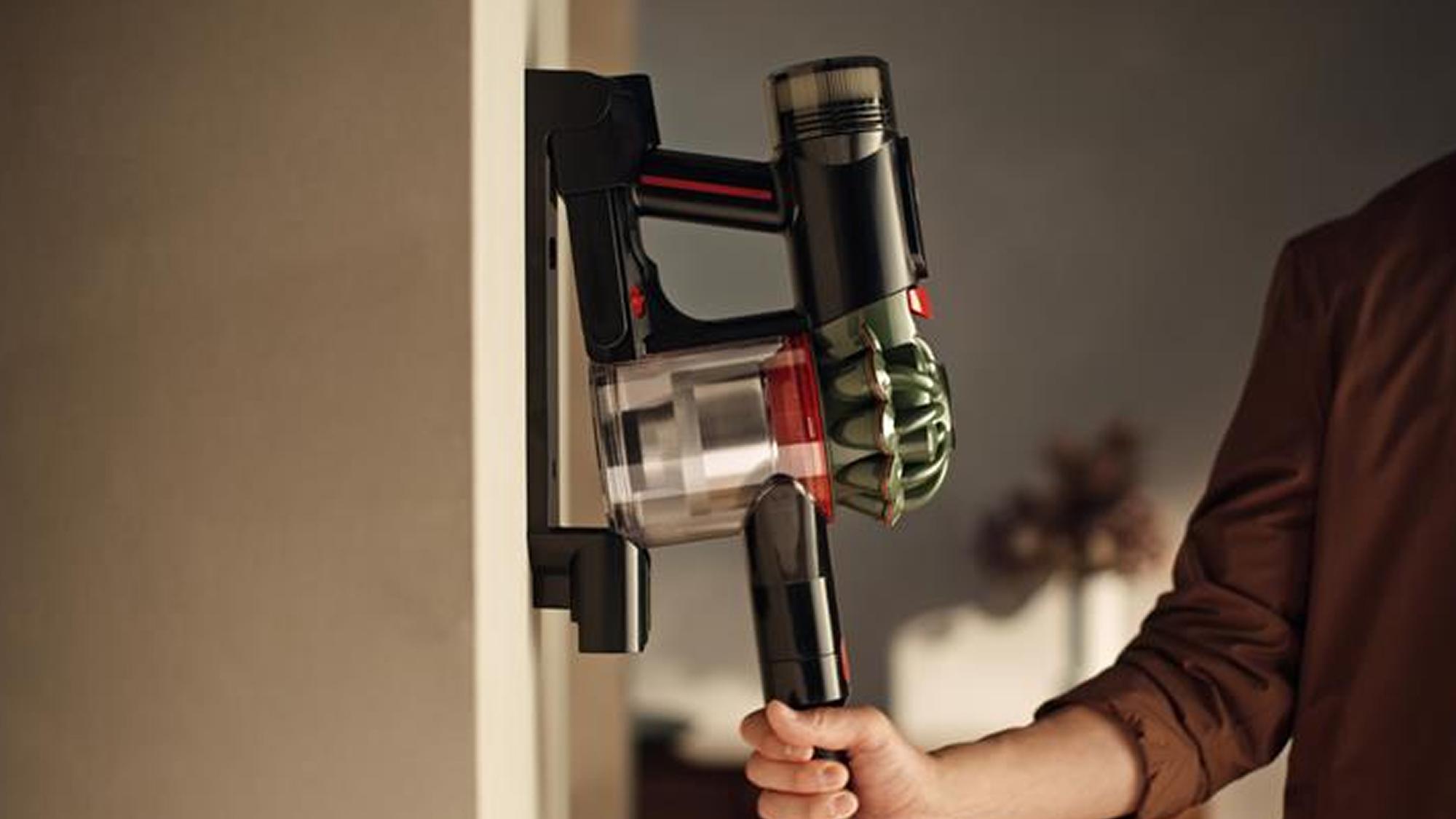 Dyson Stabstaubsauger V8 Cyclone / 494706-01 Schwarz