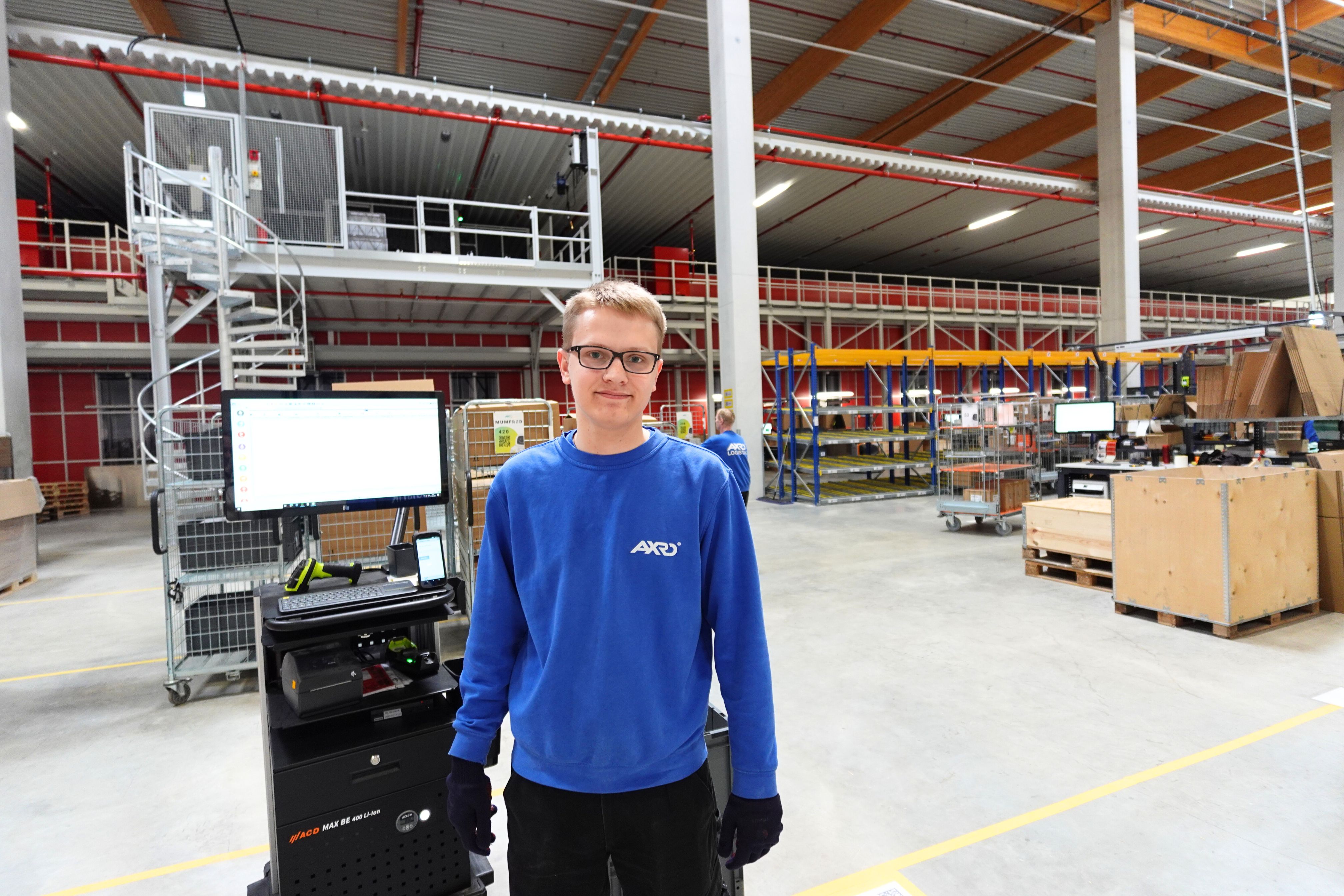 Mitarbeiter vor Autostore