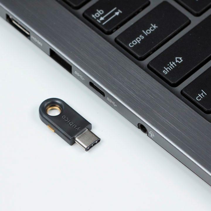 Yubico Clave de seguridad YubiKey 5C / 100886 Negro
