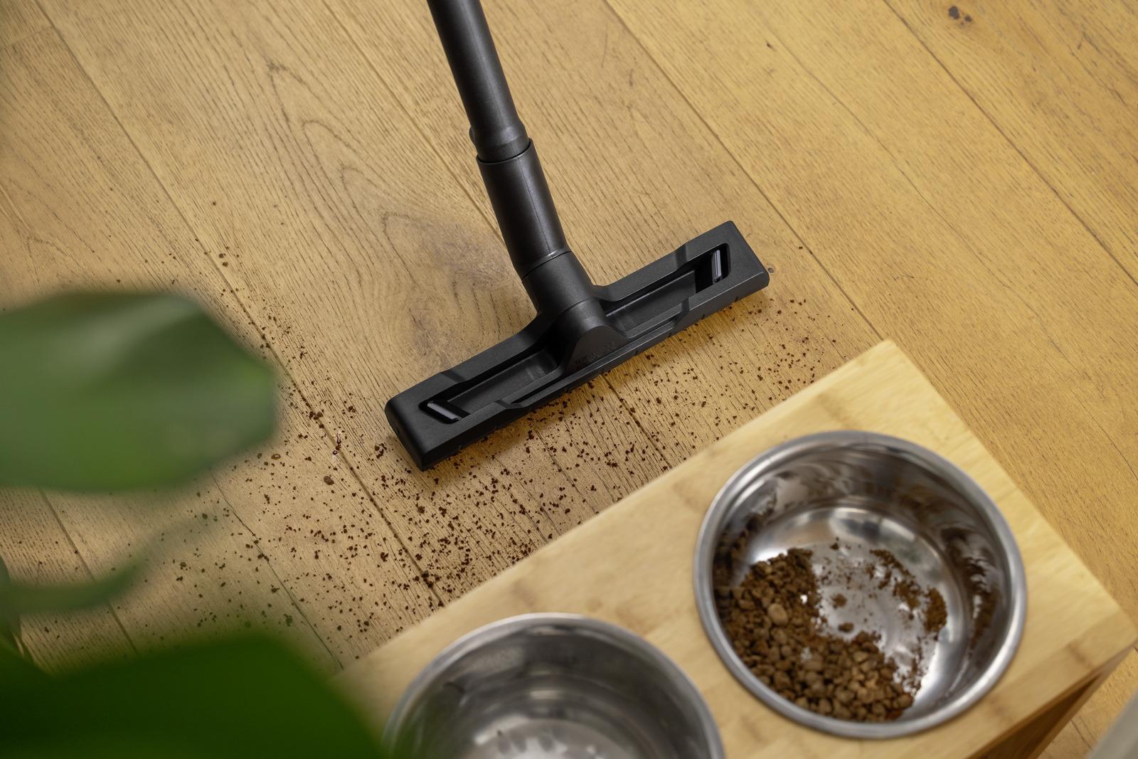 Kärcher Staubsauger SE 4 Plus / 1.081-170.0 Schwarz, Weiß