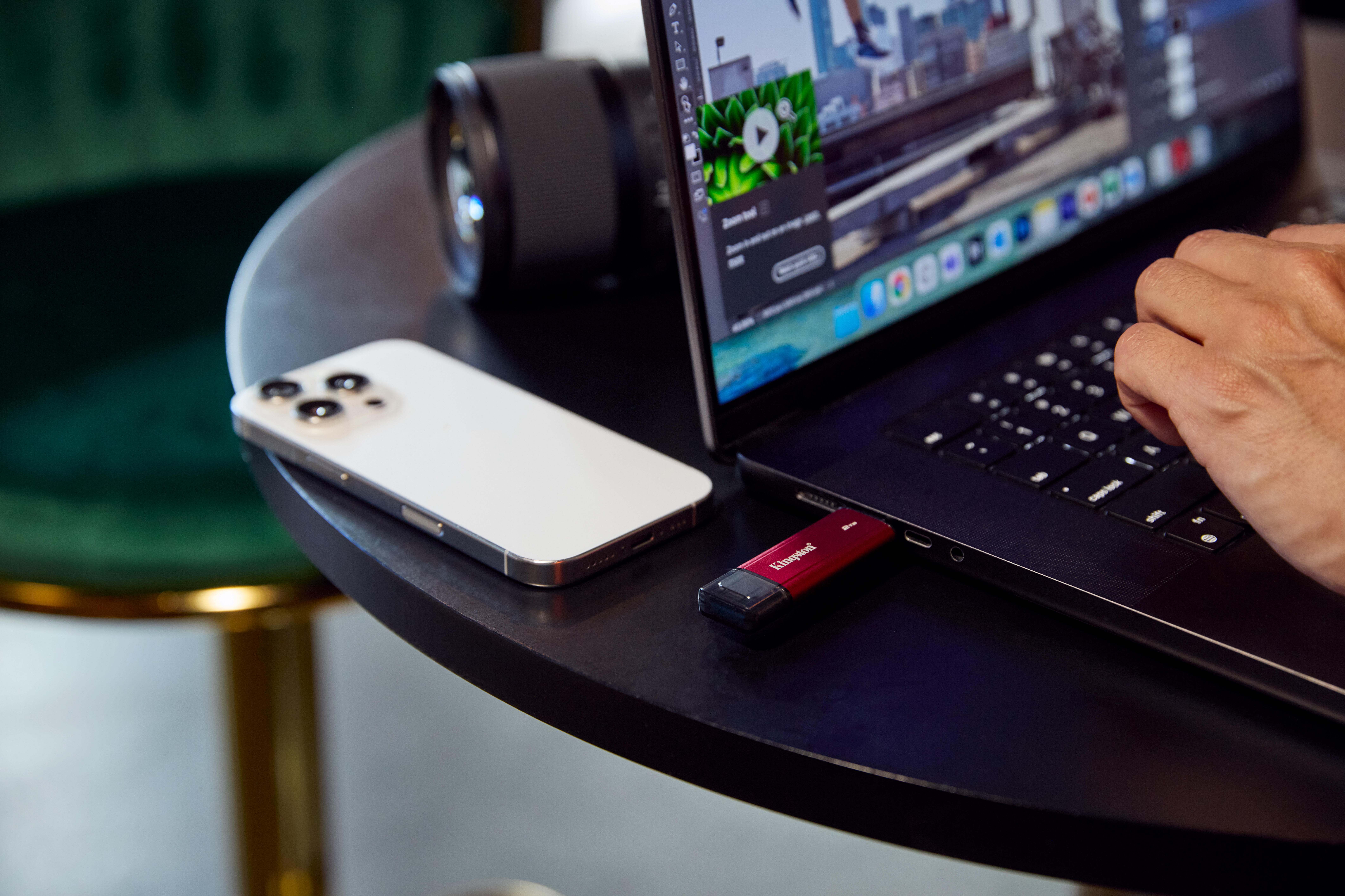 Kingston SSD esterno Dual Portable 2TB / SPSD/2TB Nero, rosso