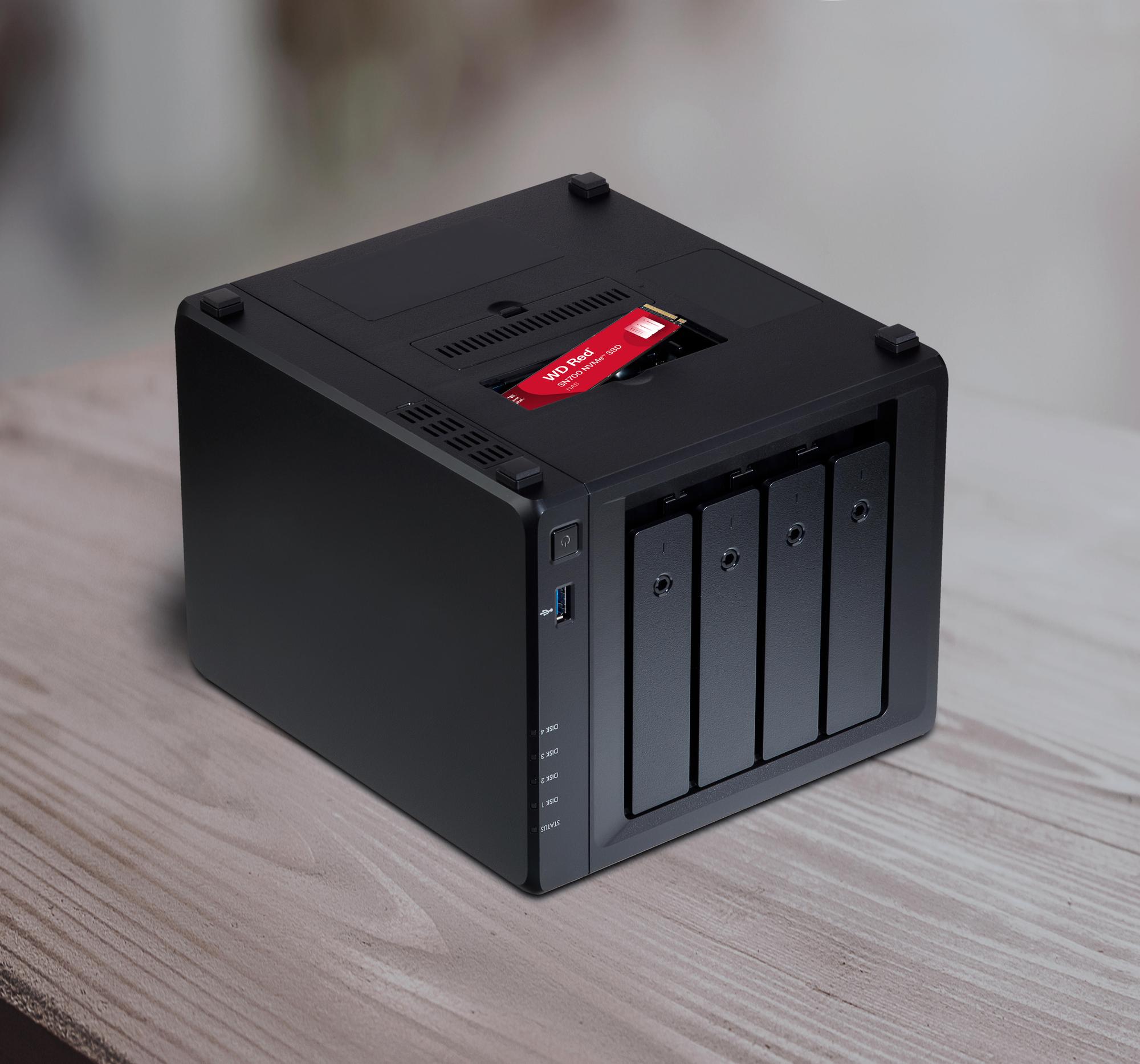 Western Digital SSD M.2 SN700 2TB / WDS200T1R0C Rojo