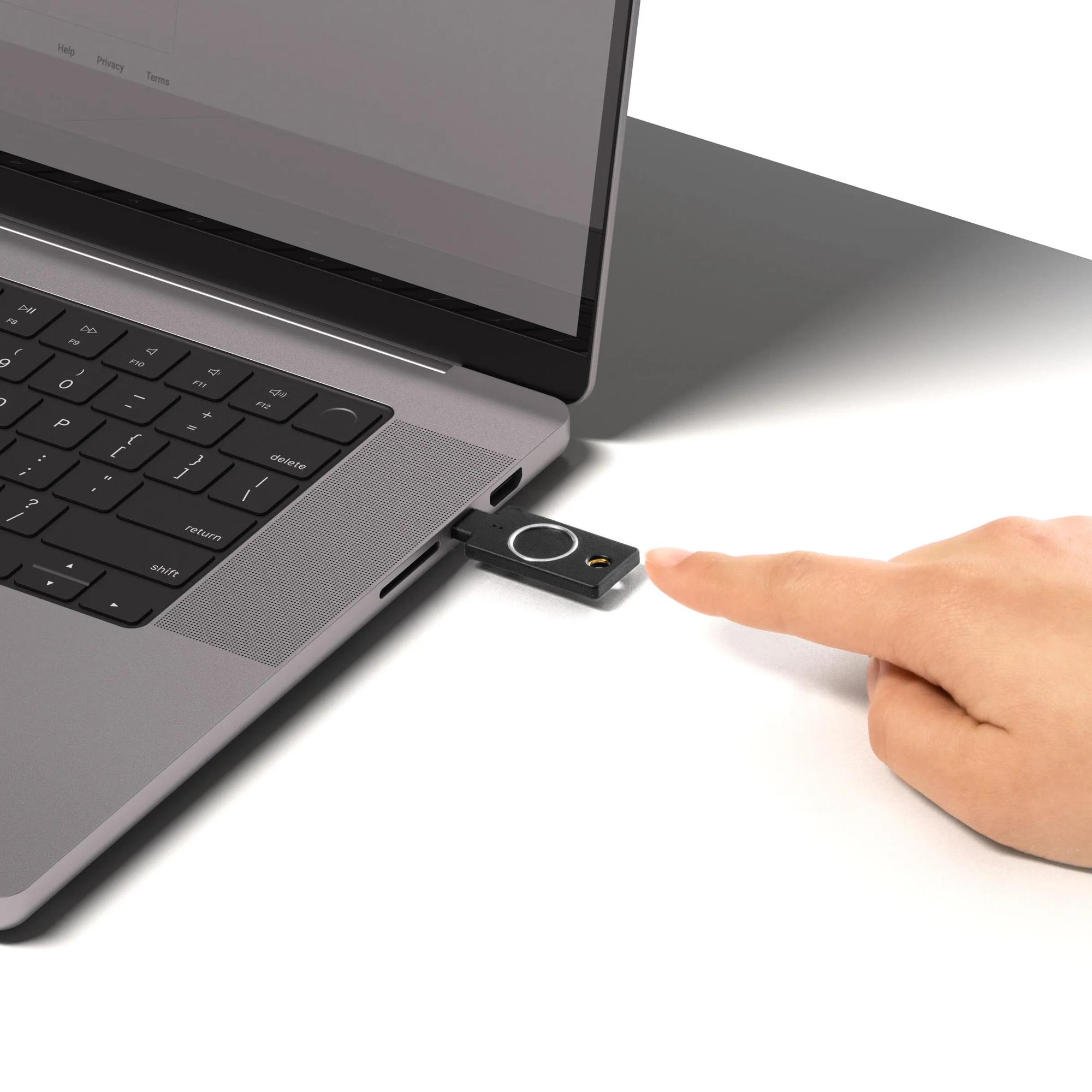 Yubico Chiave di sicurezza YubiKey C Bio FIDO / 100949 Nero