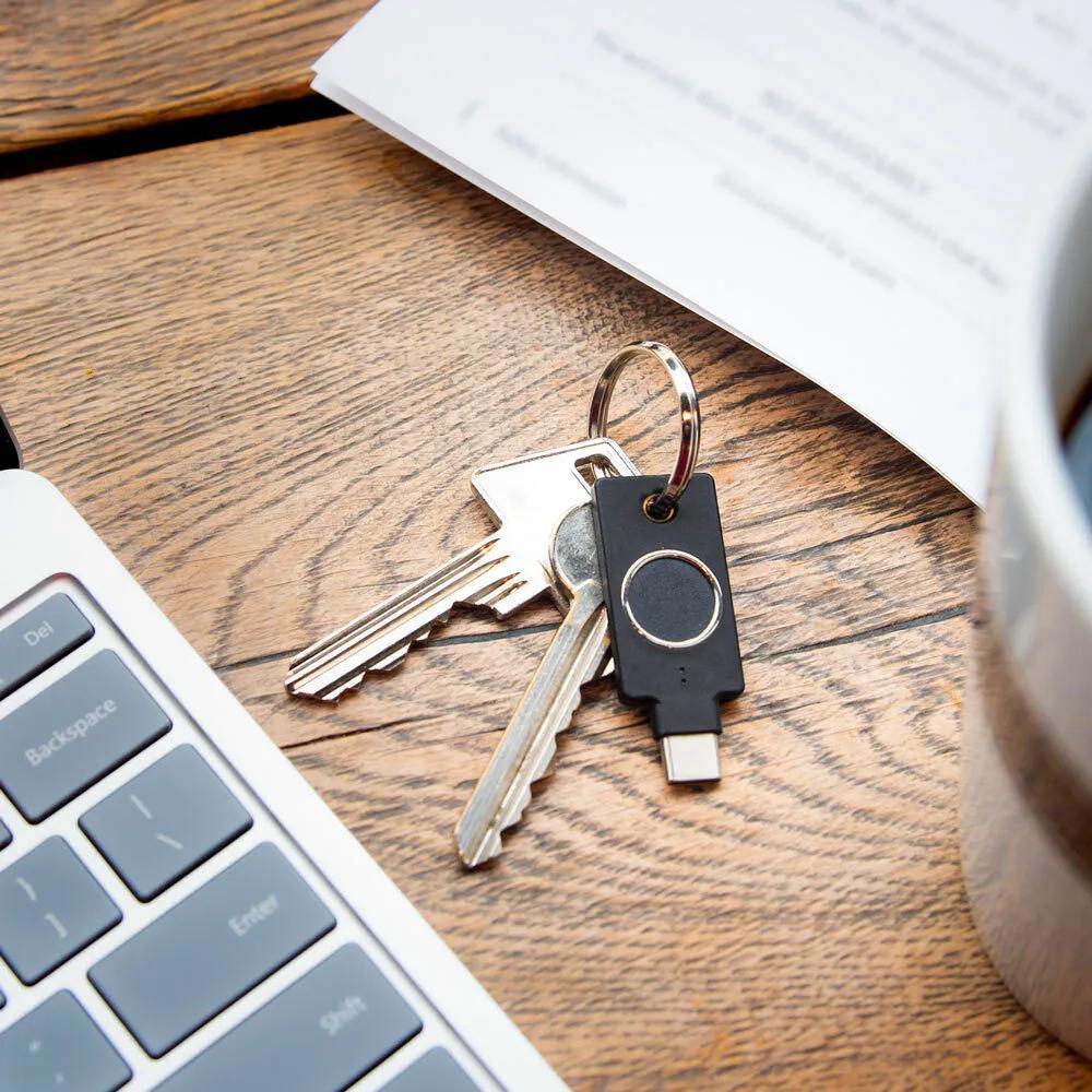 Yubico Chiave di sicurezza YubiKey C Bio FIDO / 100949 Nero