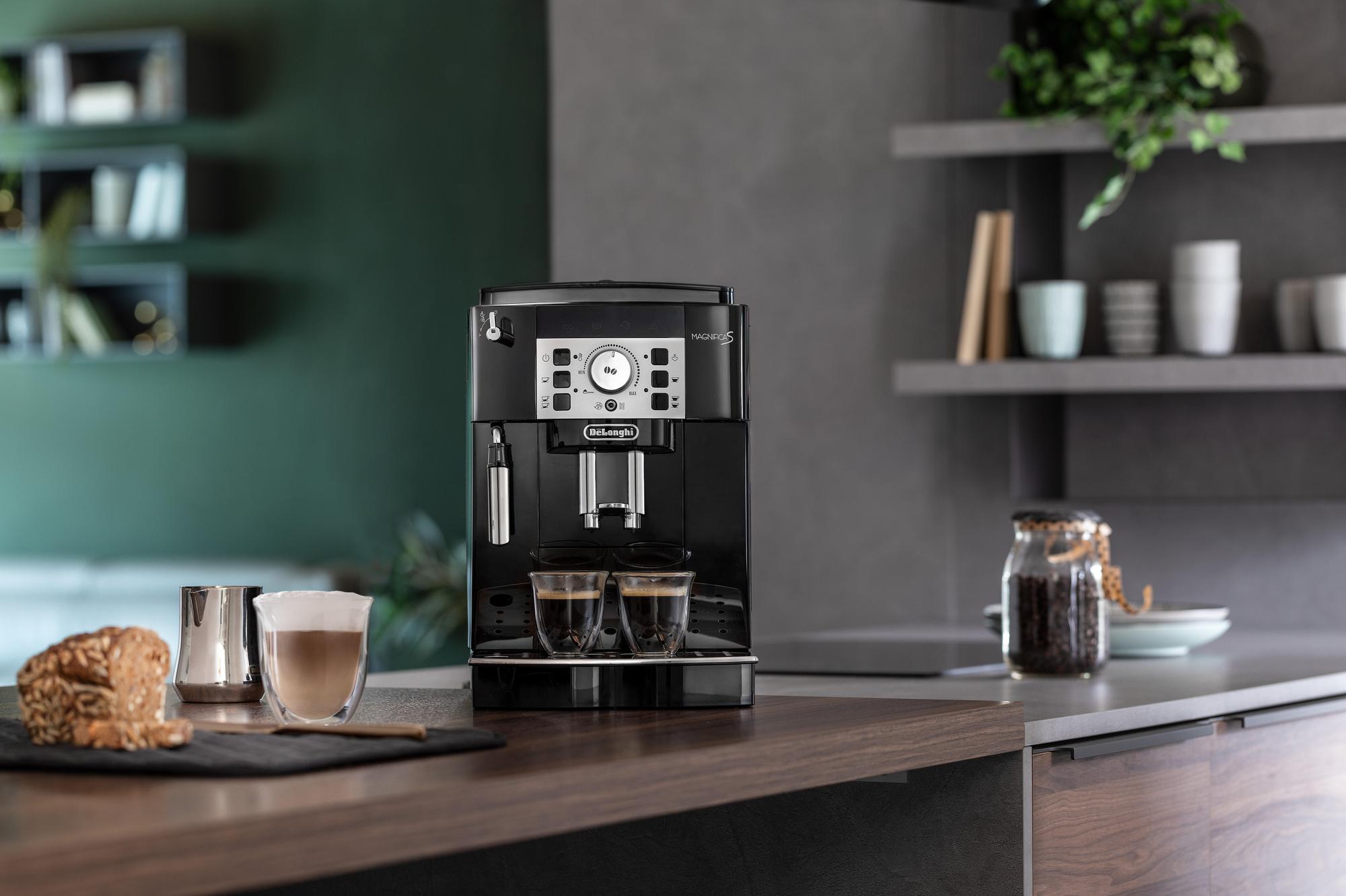 De'Longhi Macchina da caffè completamente automatica Magnifica S / ECAM21.110.B Nero
