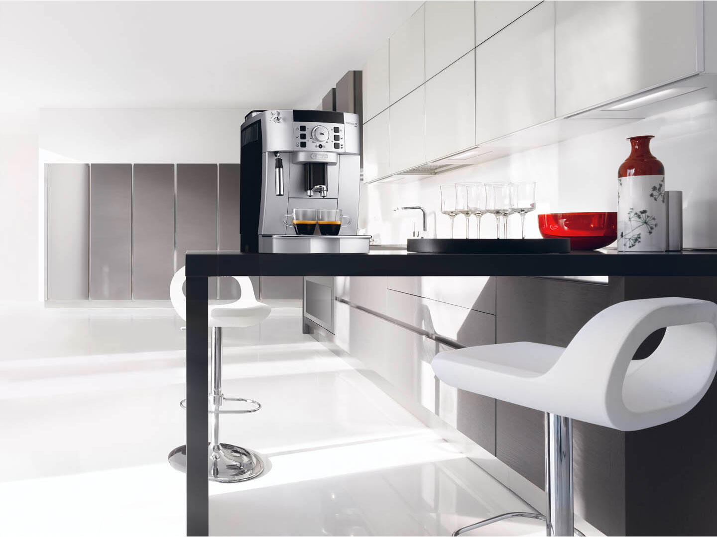 De’Longhi Macchina da caffè completamente automatica Magnifica S / ECAM22.110.SB Nero, argento