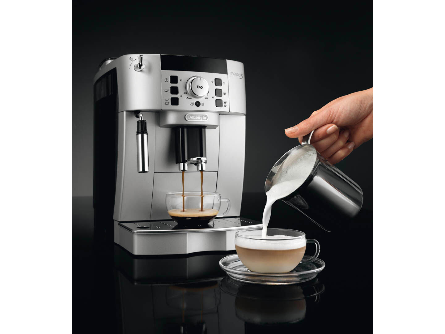 De’Longhi Macchina da caffè completamente automatica Magnifica S / ECAM22.110.SB Nero, argento