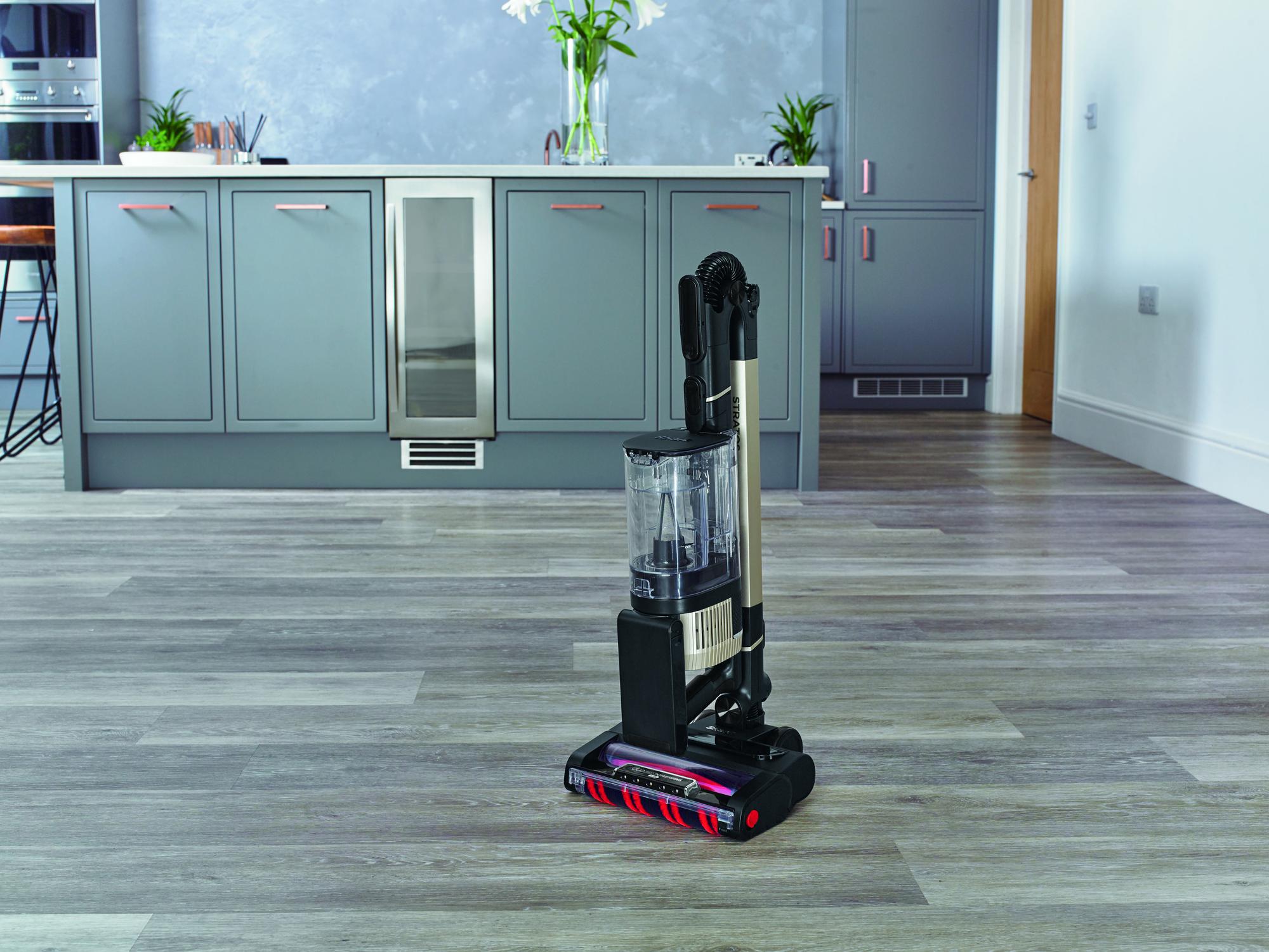 SharkNinja Aspirapolvere a bastone Shark Stratos / IZ400EUT Nero