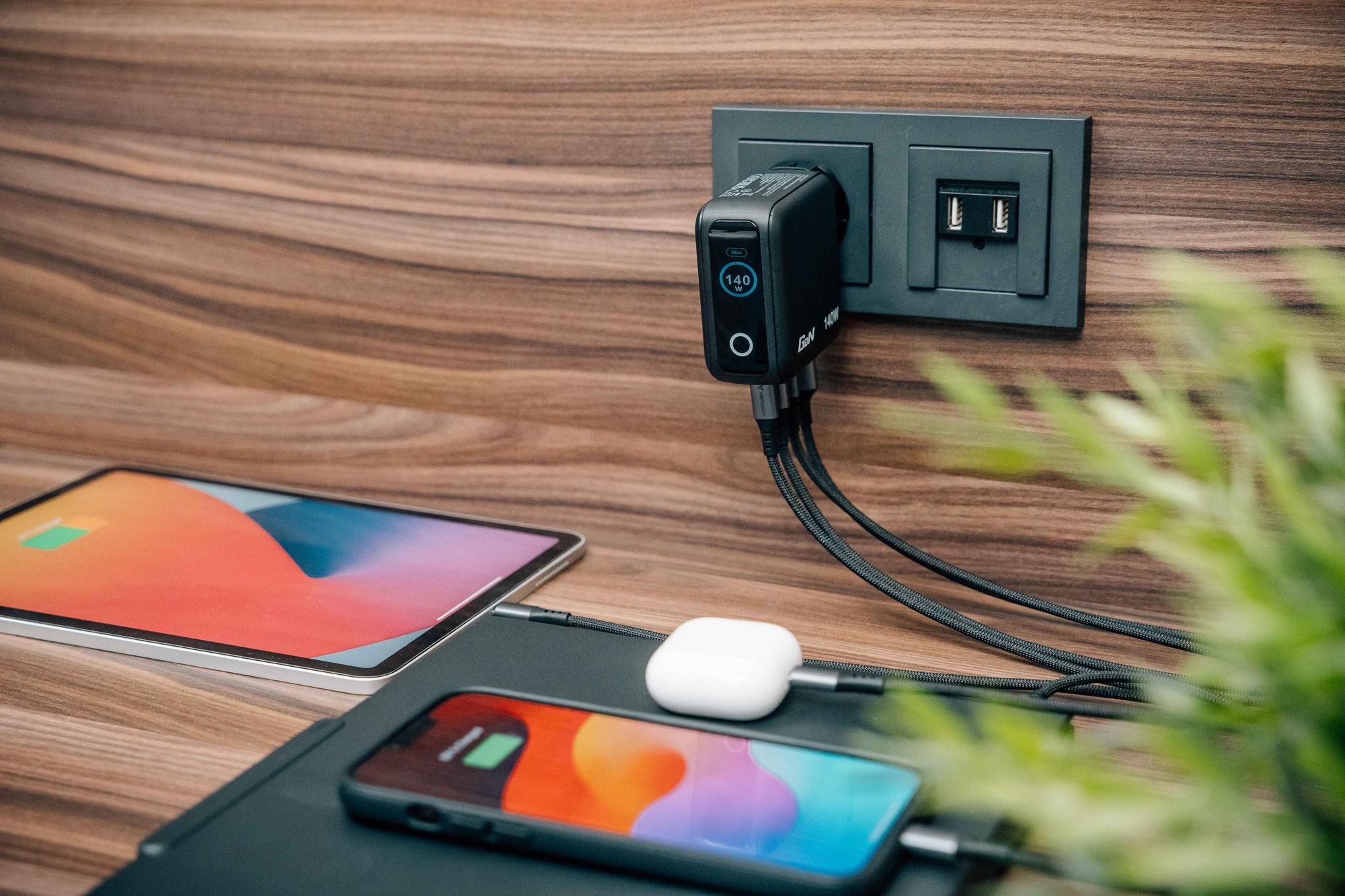 Verbatim Mini Display 140W mit Kabel / 30240 Noir