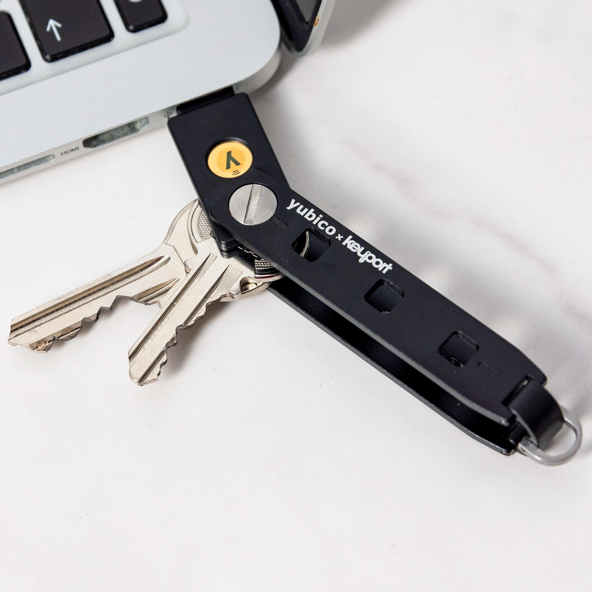 Yubico Clave de seguridad Security Key NFC / 100967 Negro