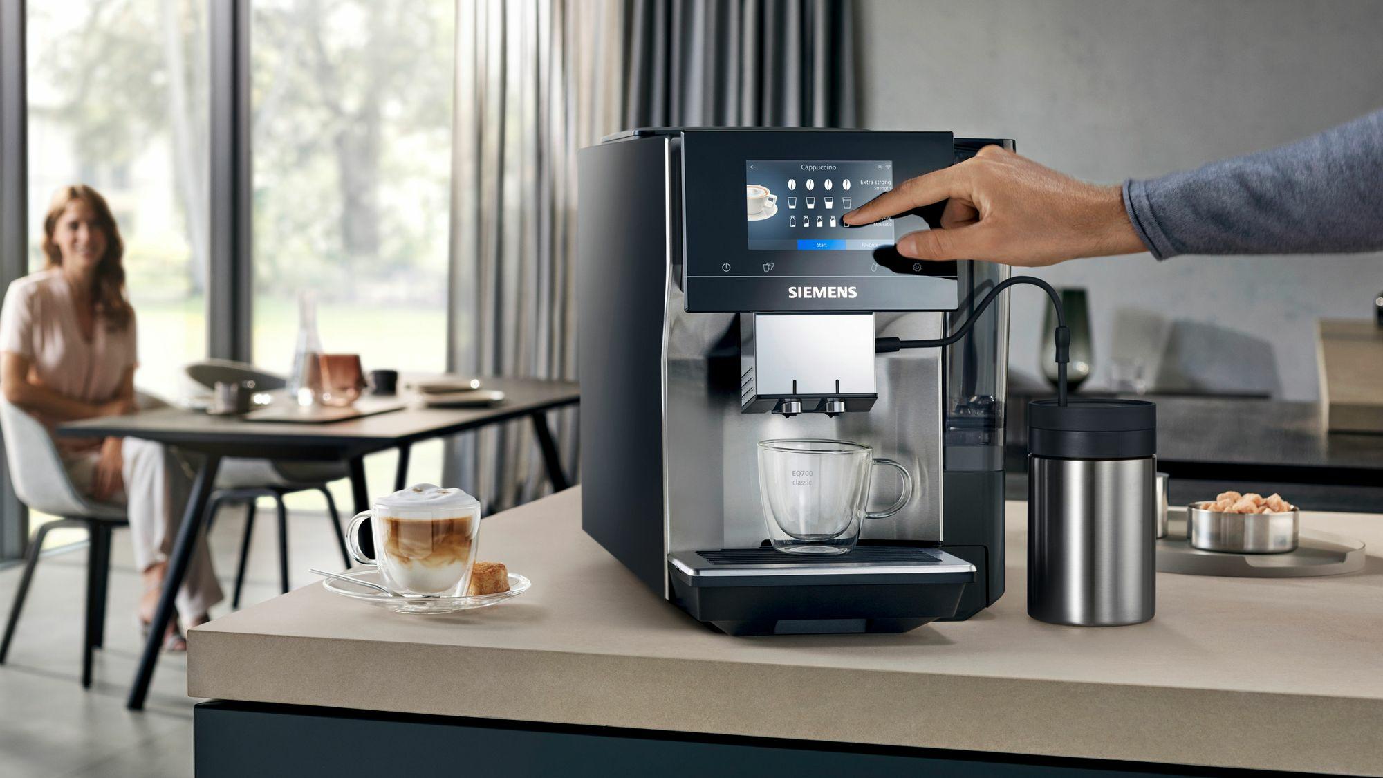 Siemens Máquina de café totalmente automática EQ.700 classic / TP715D01 Gris
