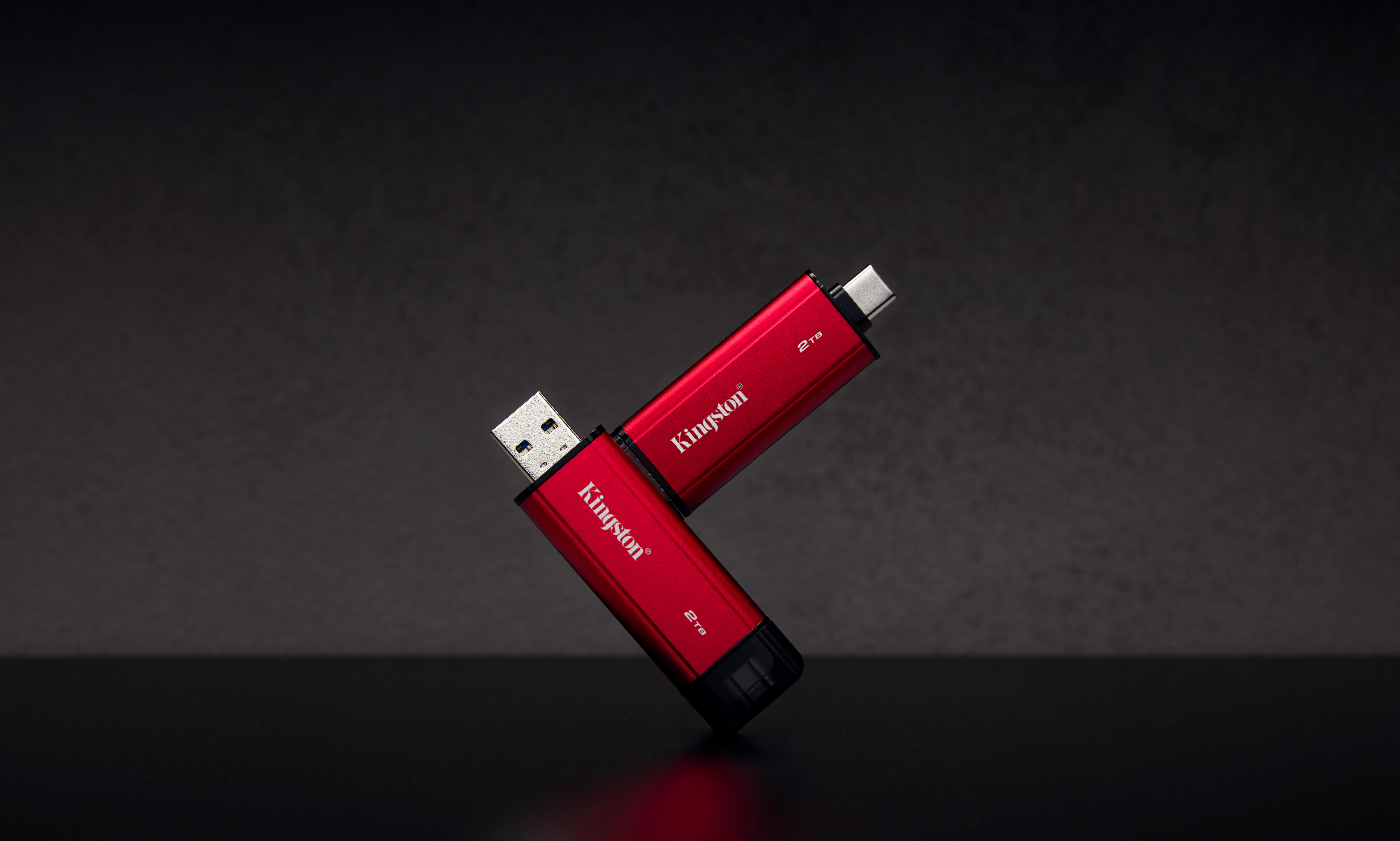 Kingston SSD esterno Dual Portable 2TB / SPSD/2TB Nero, rosso